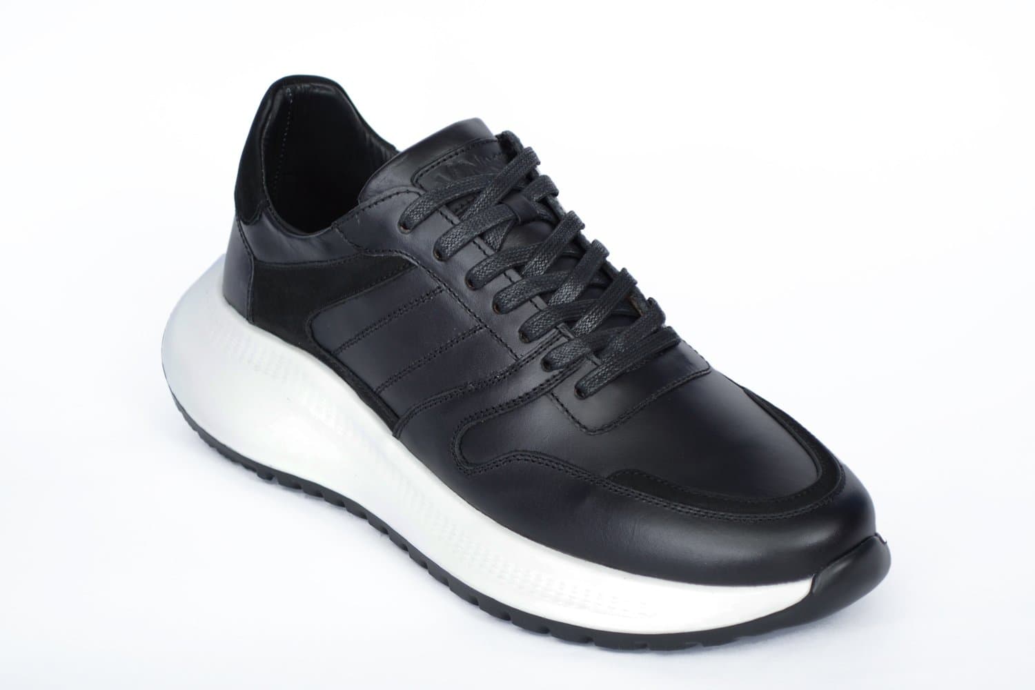 Tenis de cuero Hampton Negro de Santo, vista tres cuartos